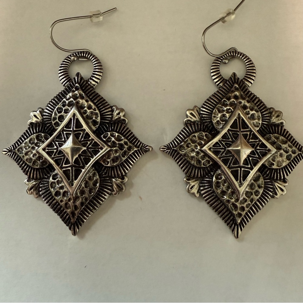 Montana Silversmiths Intricate Silver Design Earrings NWOT